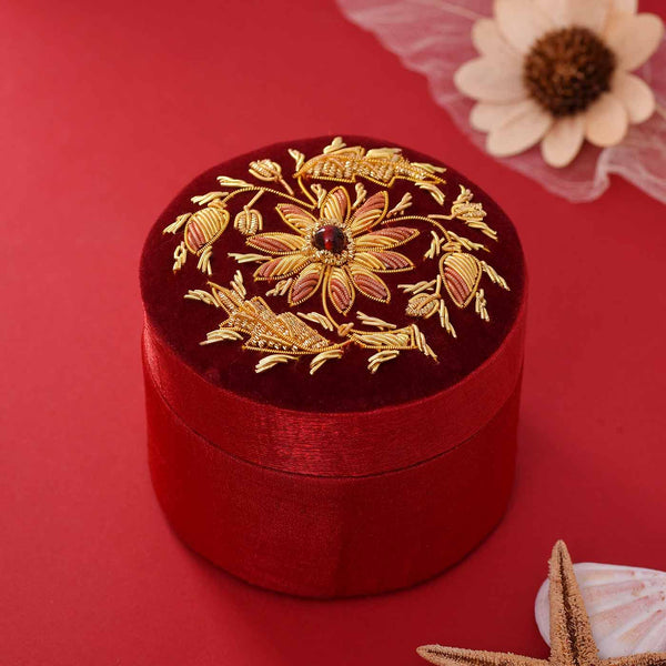 Elegant looking bangle box