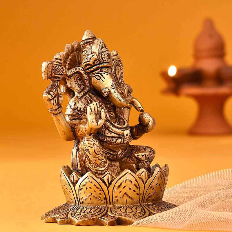 Lord Ganesha Sitting on Lotus Flower/Kamal Aasan (5 Inches)